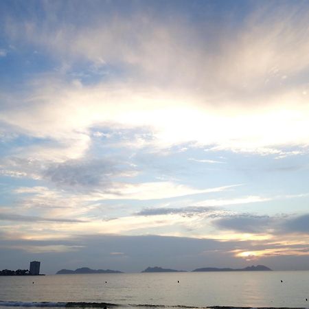 Atico En La Playa De Samil Apartment Vigo Bagian luar foto