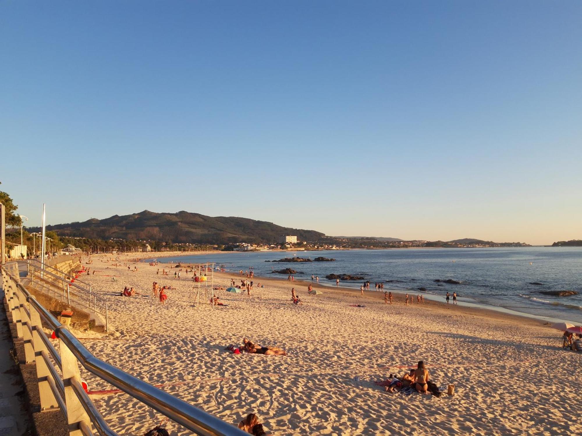 Atico En La Playa De Samil Apartment Vigo Bagian luar foto
