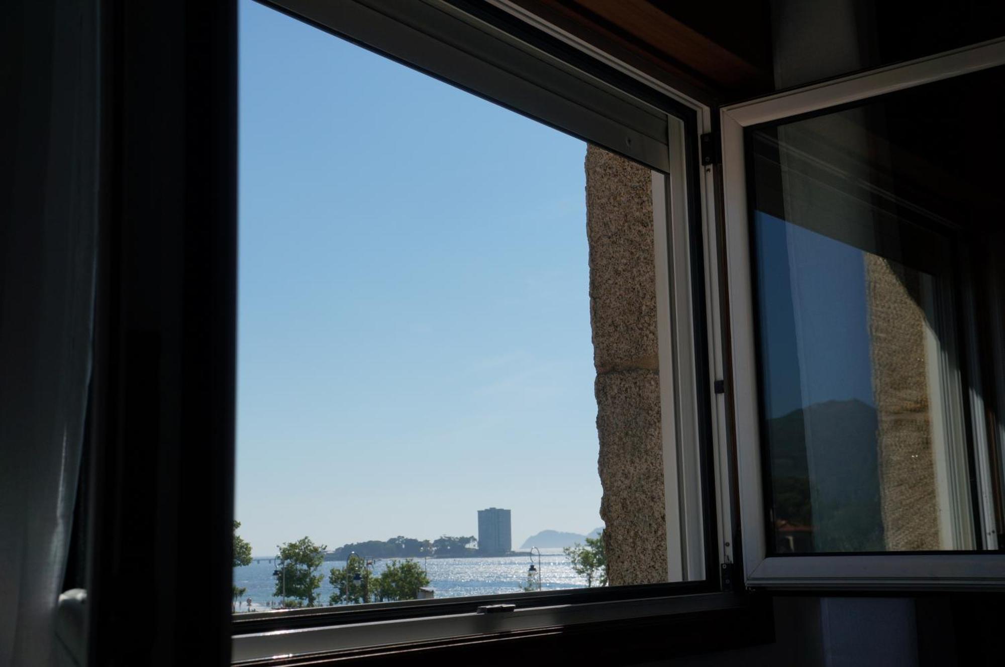 Atico En La Playa De Samil Apartment Vigo Bagian luar foto